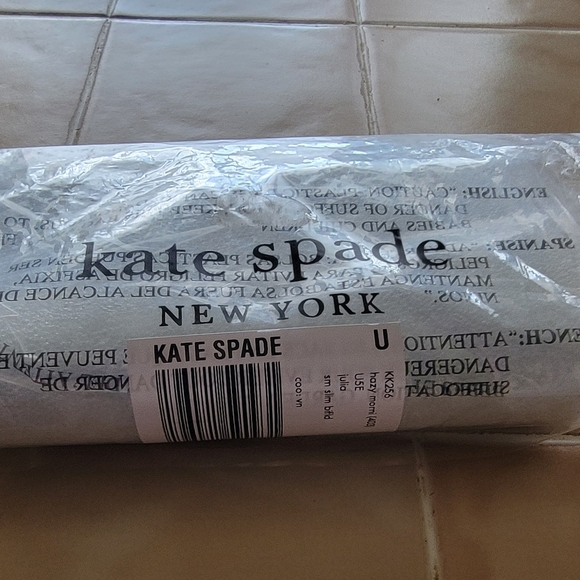 NEW KATE SPADE JULIA WALLET. - Picture 3 of 5